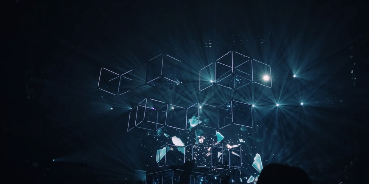 강남 불법 전단지…뜨거운 문구, 다시 등장